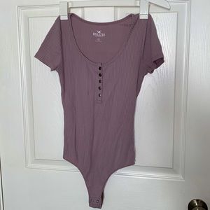 pale purple hollister short sleeve bodysuit